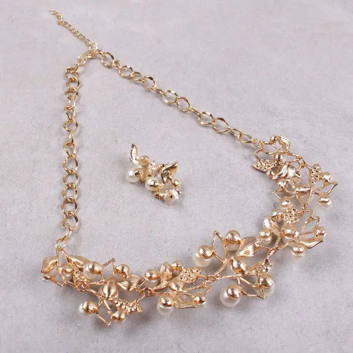 Svadebnyy komplekt s zhemchugom ozherele sergi 4 700x700